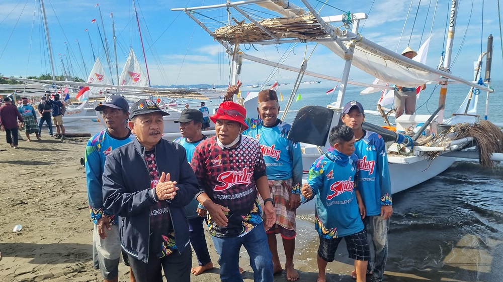 Bupati Pasangkayu Hadiri Pelepasan Festival Sandeq 2022 dari Polman ke Balikpapan